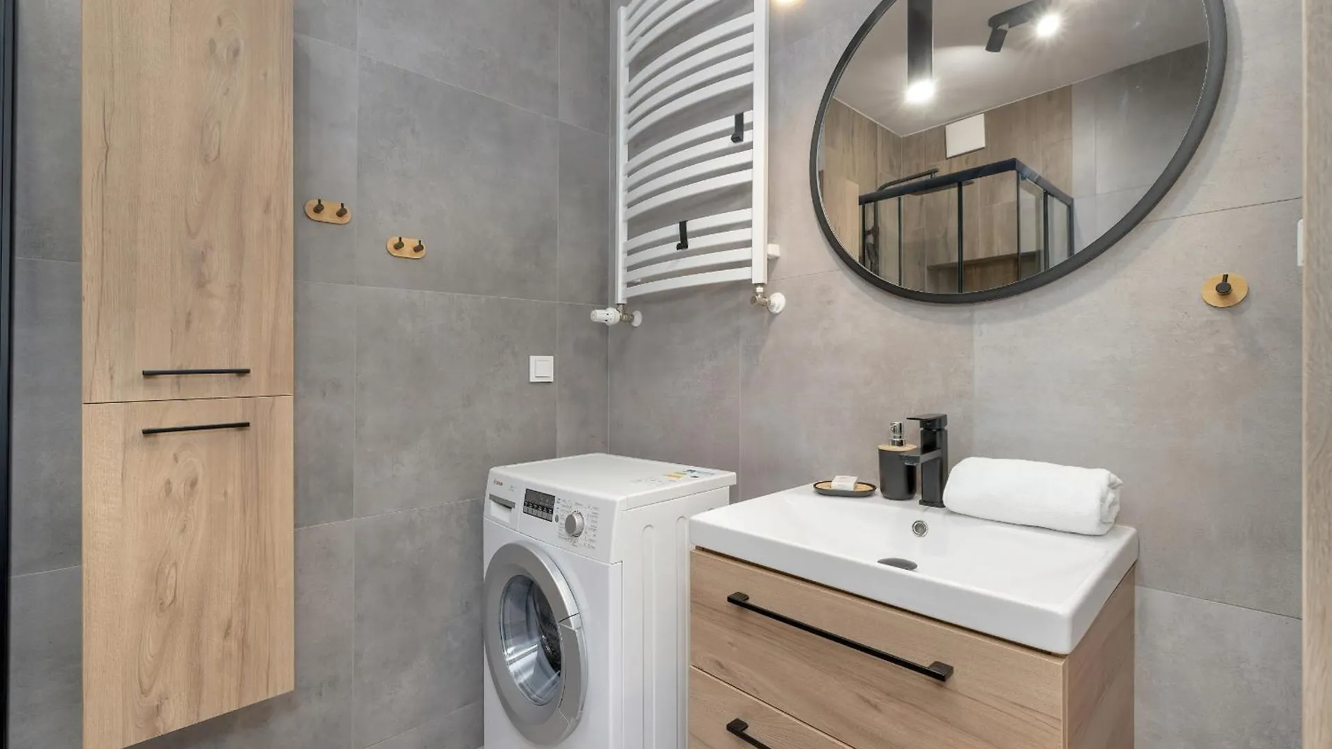 Exclusive And Modern Grey Apartment With Furnished Balcony In Kolobrzeg By Noclegi Renters